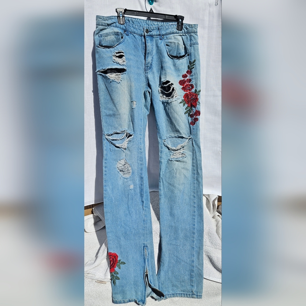 Y&R Embroidered Distressed Blue Jeans Sz 34 See Pictures For Measurements - Picture 1 of 9
